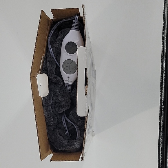 Gray Warming Throw Blanket NEW - Picture 12 of 13